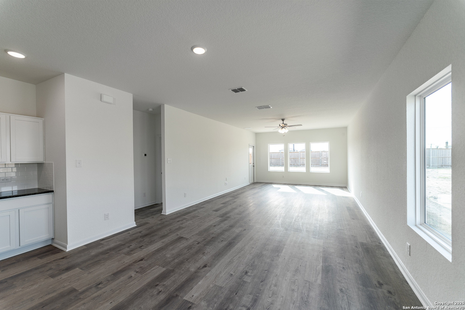 11114 Hollinger Circle Converse TX 78109
