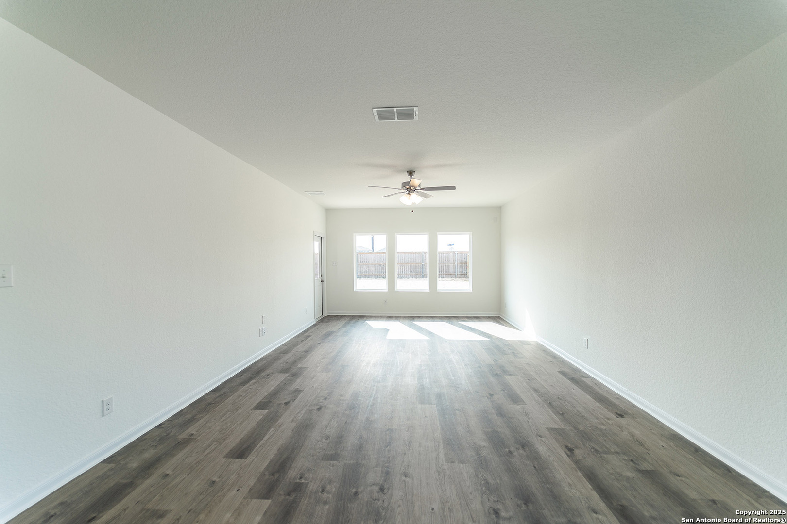 11114 Hollinger Circle Converse TX 78109