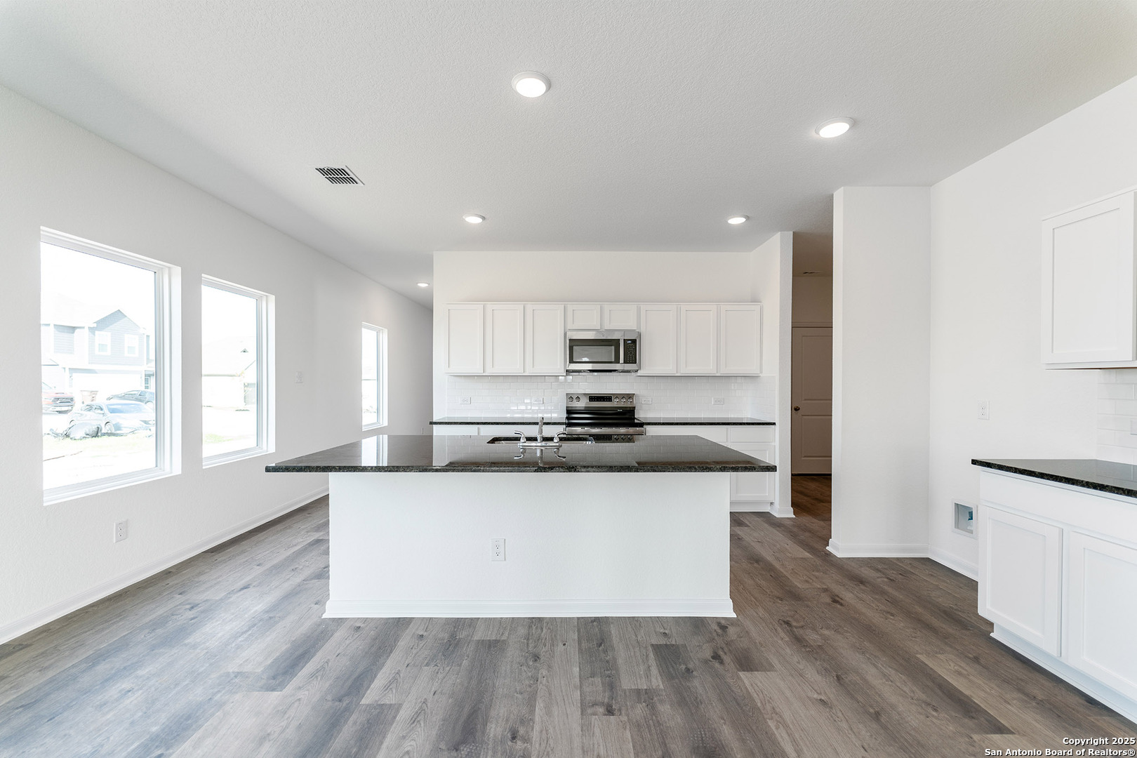 11114 Hollinger Circle Converse TX 78109