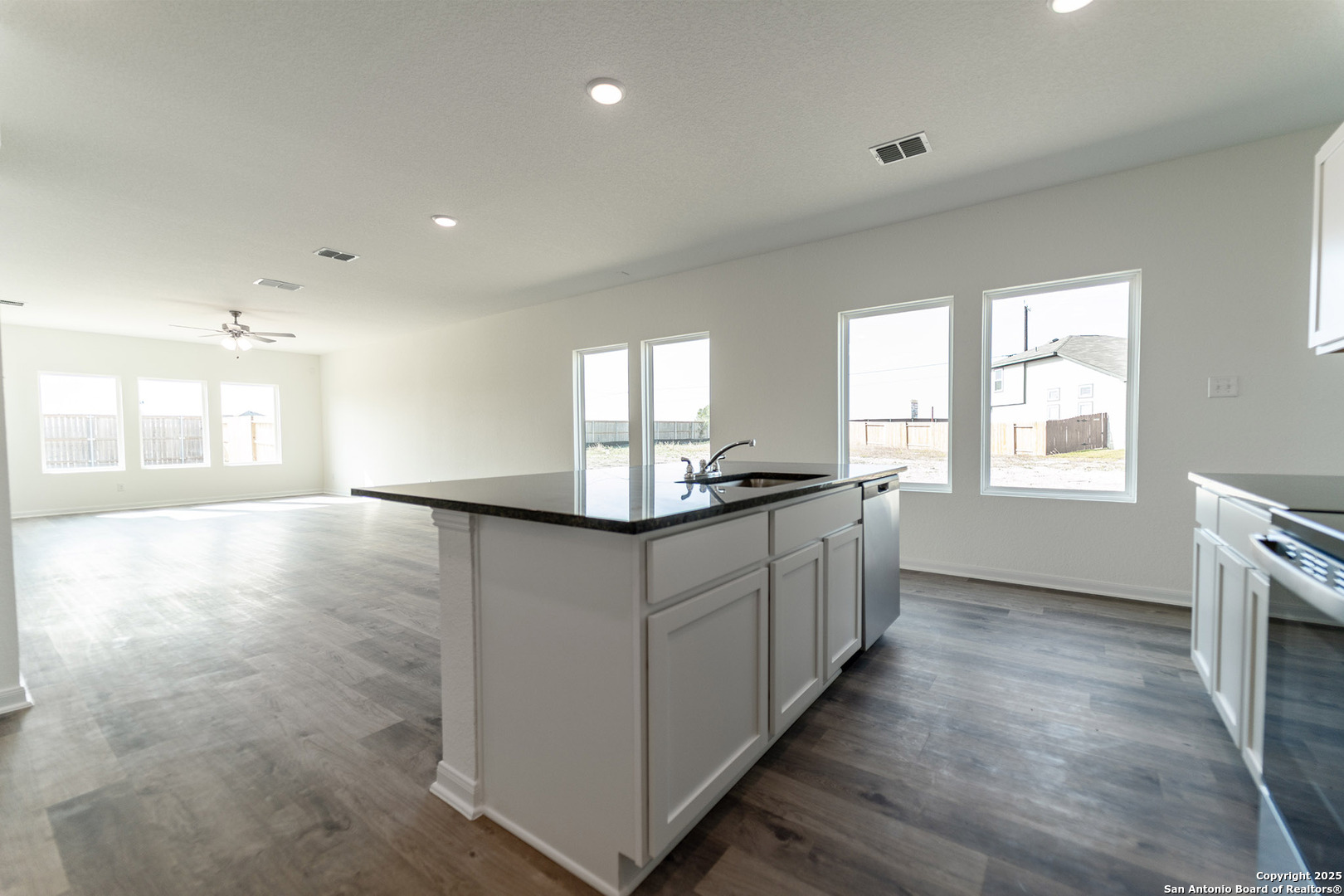 11114 Hollinger Circle Converse TX 78109