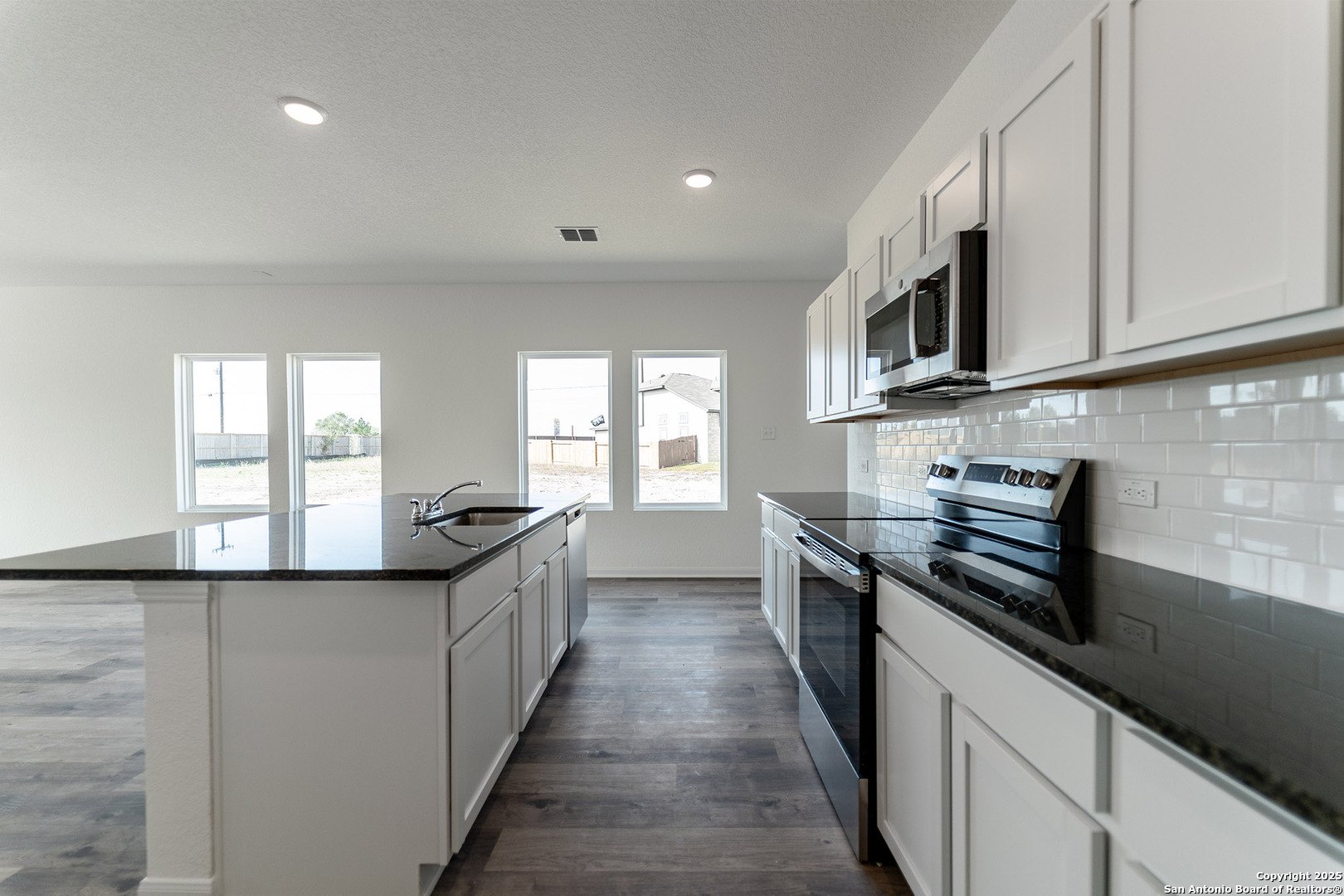 11114 Hollinger Circle Converse TX 78109