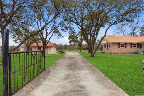 155 Ranch Country La Vernia TX 78121