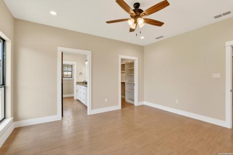 721 N Dickson Poth TX 78147