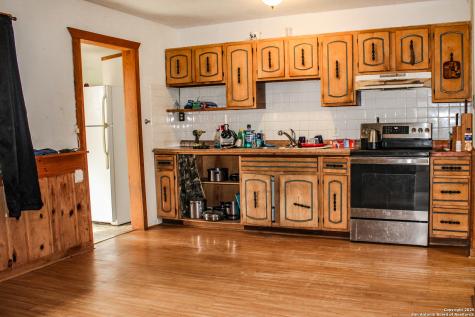 695 South Thunder Creek Road Utopia TX 78884