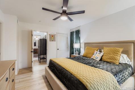 146 Canyon Oaks Hollywood Park TX 78232