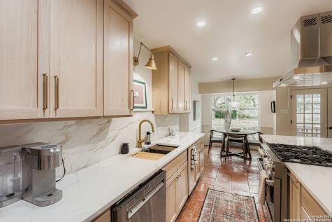 146 Canyon Oaks Hollywood Park TX 78232