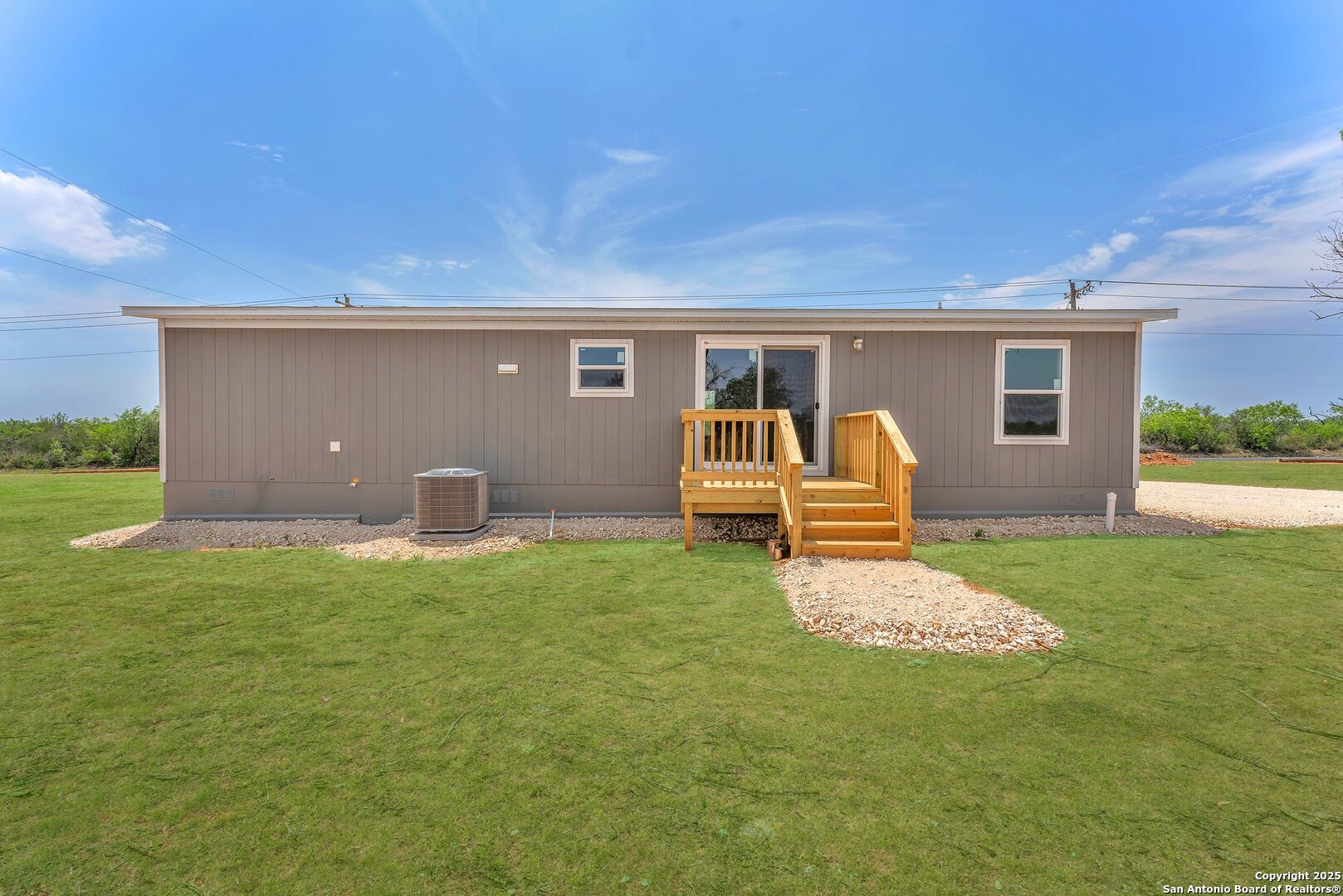 5709 County Road 422 Pleasanton TX 78064