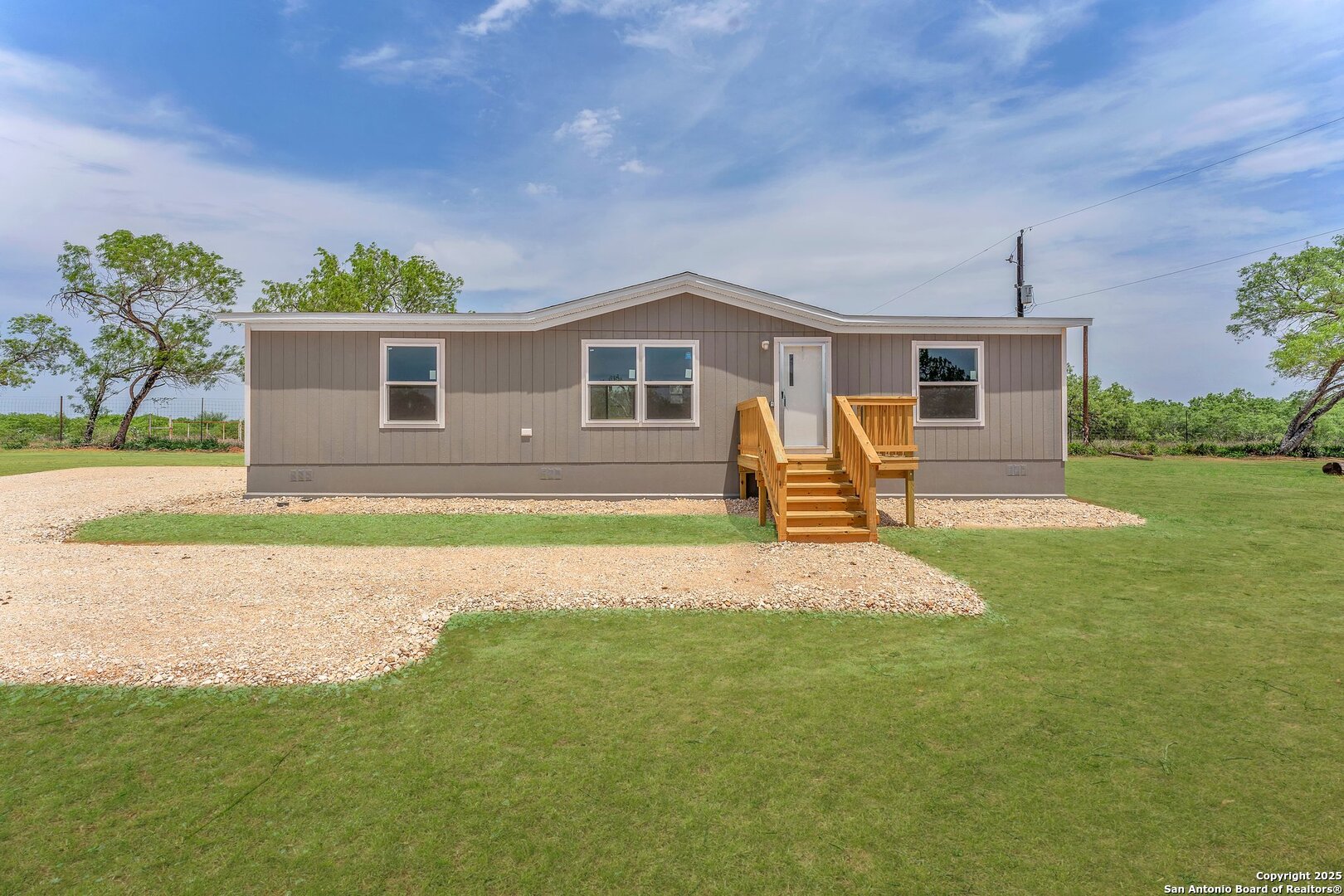 5709 County Road 422 Pleasanton TX 78064