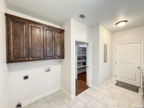 101 8th Street Natalia TX 78059