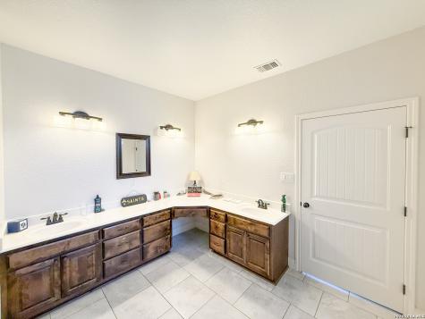 101 8th Street Natalia TX 78059