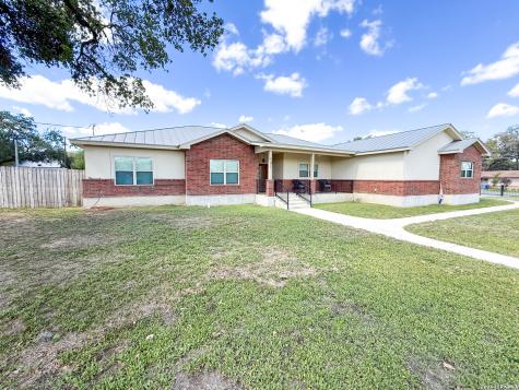 101 8th Street Natalia TX 78059