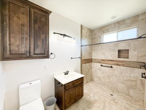 101 8th Street Natalia TX 78059