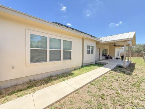 101 8th Street Natalia TX 78059