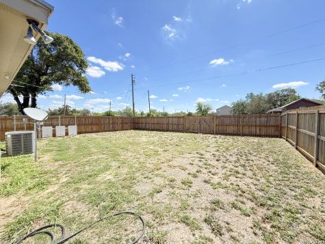 101 8th Street Natalia TX 78059