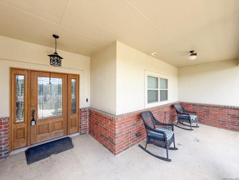 101 8th Street Natalia TX 78059