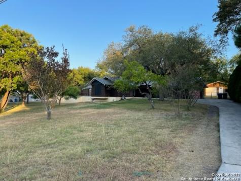 143 E Arrowhead Drive San Antonio TX 78228