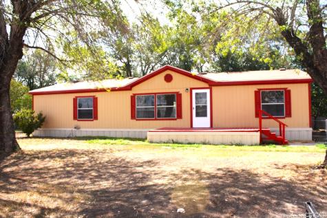 1906 Ponderosa Street Floresville TX 78114