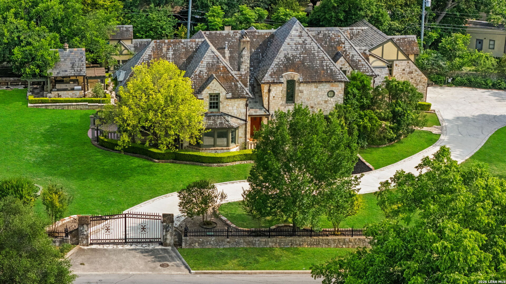 Olmos Park TX, 604 E Olmos