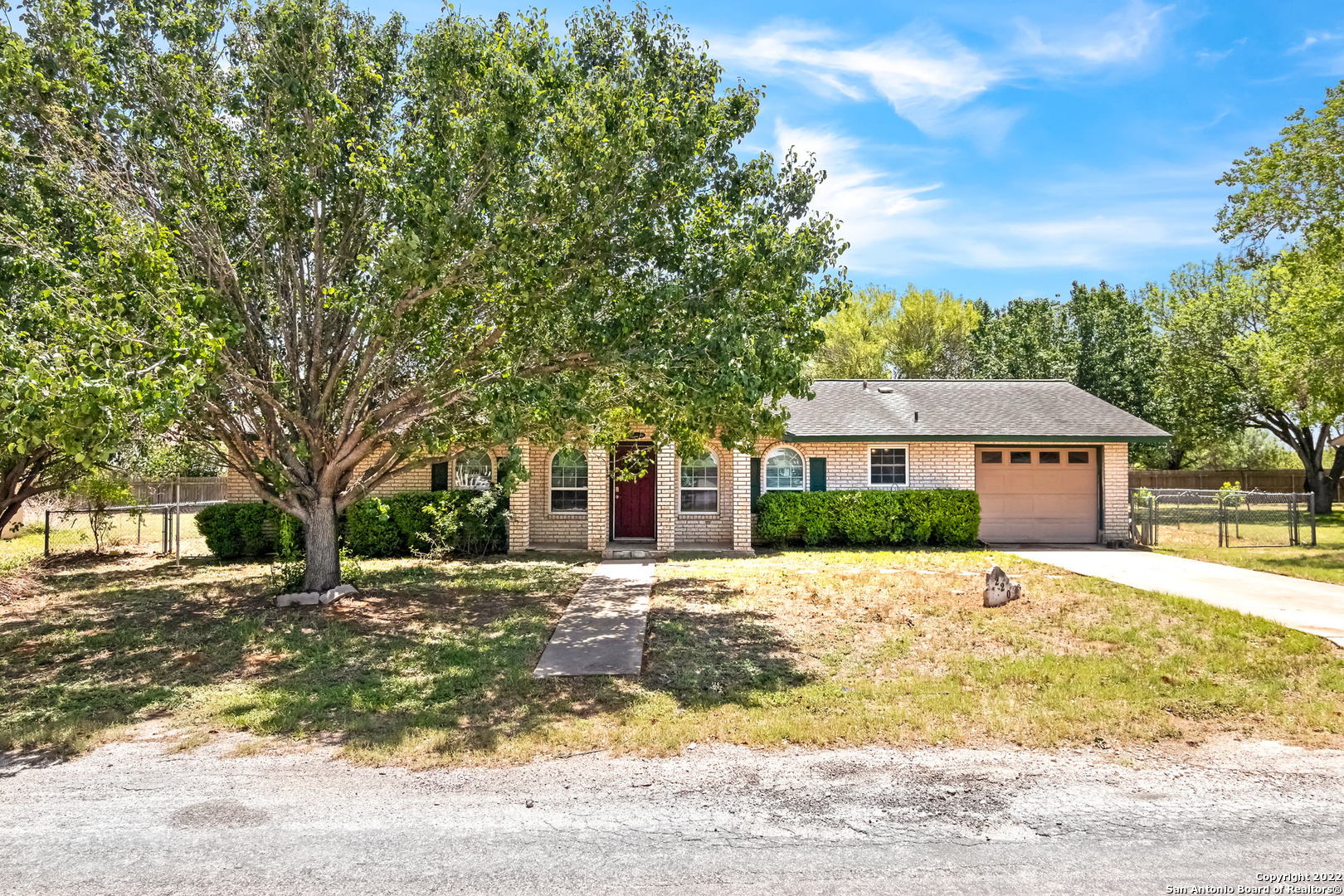 220 Blue Bonnet Floresville TX 78114