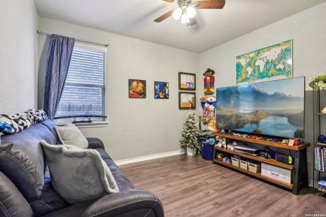 8814 White Crown San Antonio TX 78254