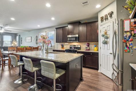 8814 White Crown San Antonio TX 78254