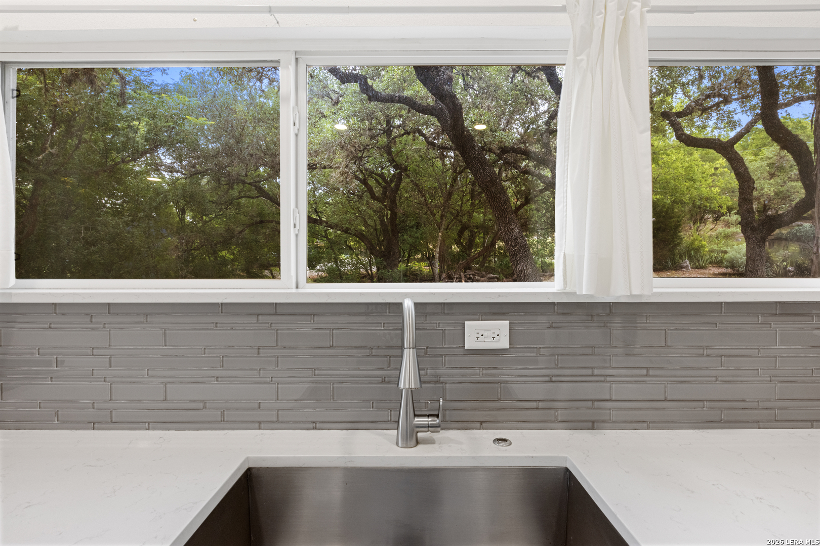 17807 Hilltop Drive Helotes TX 78023