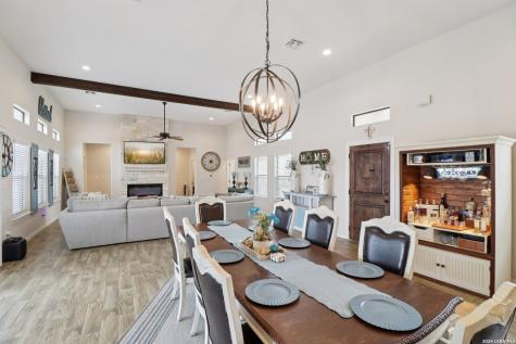 311 Abrego Lake Floresville TX 78114
