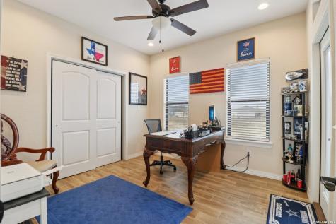 311 Abrego Lake Floresville TX 78114