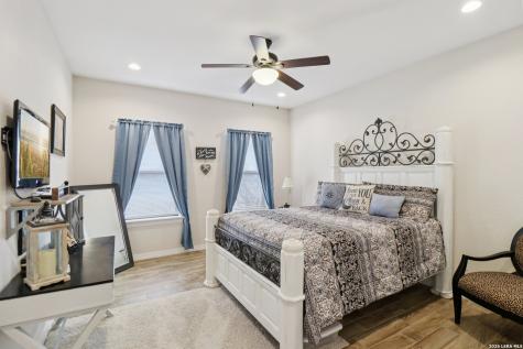 311 Abrego Lake Floresville TX 78114