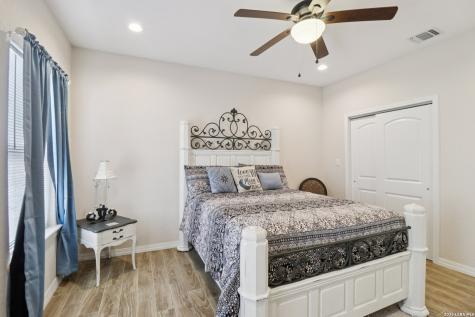 311 Abrego Lake Floresville TX 78114