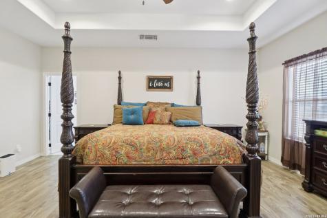 311 Abrego Lake Floresville TX 78114