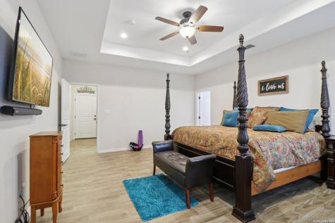 311 Abrego Lake Floresville TX 78114