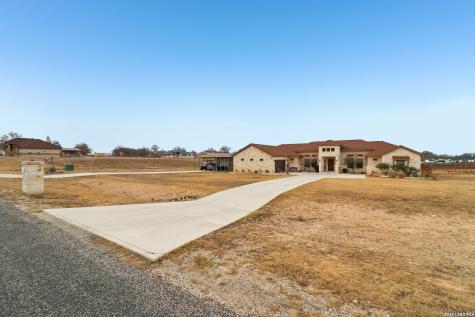 311 Abrego Lake Floresville TX 78114