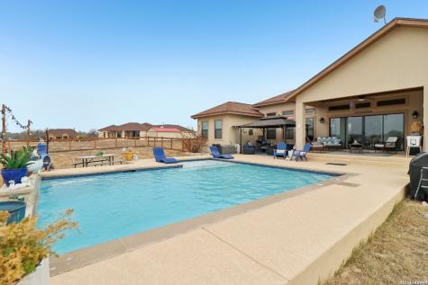 311 Abrego Lake Floresville TX 78114