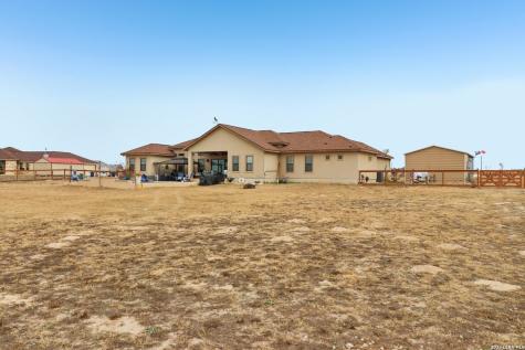 311 Abrego Lake Floresville TX 78114