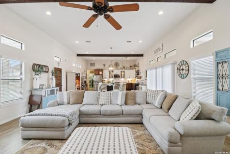 311 Abrego Lake Floresville TX 78114
