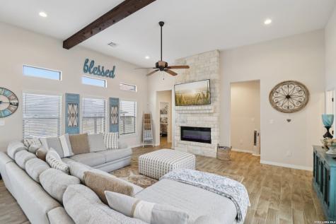 311 Abrego Lake Floresville TX 78114