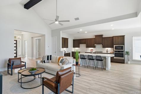 310 Vamanos Boerne TX 78006