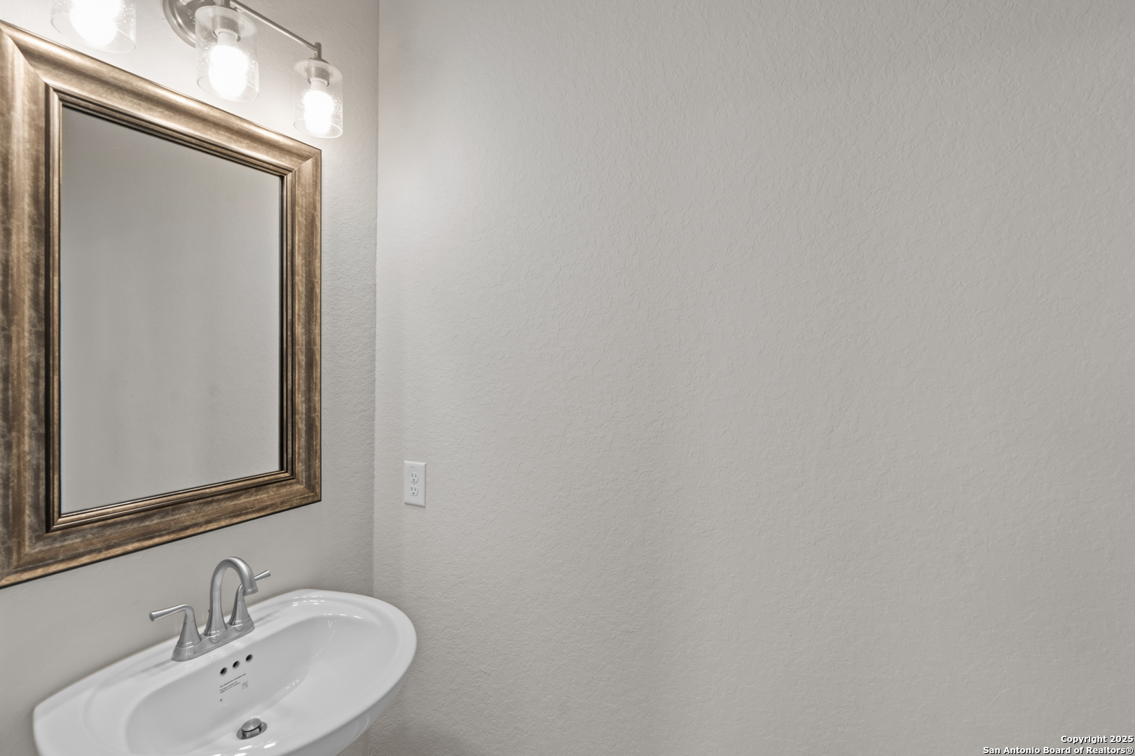 310 Vamanos Boerne TX 78006