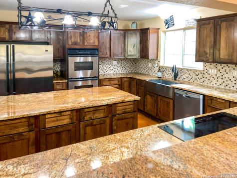 208 Scenic Mountain Drive Lakehills TX 78063