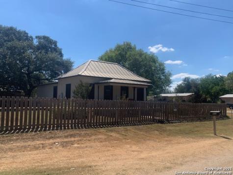 802 Hickory Street Jourdanton TX 78026