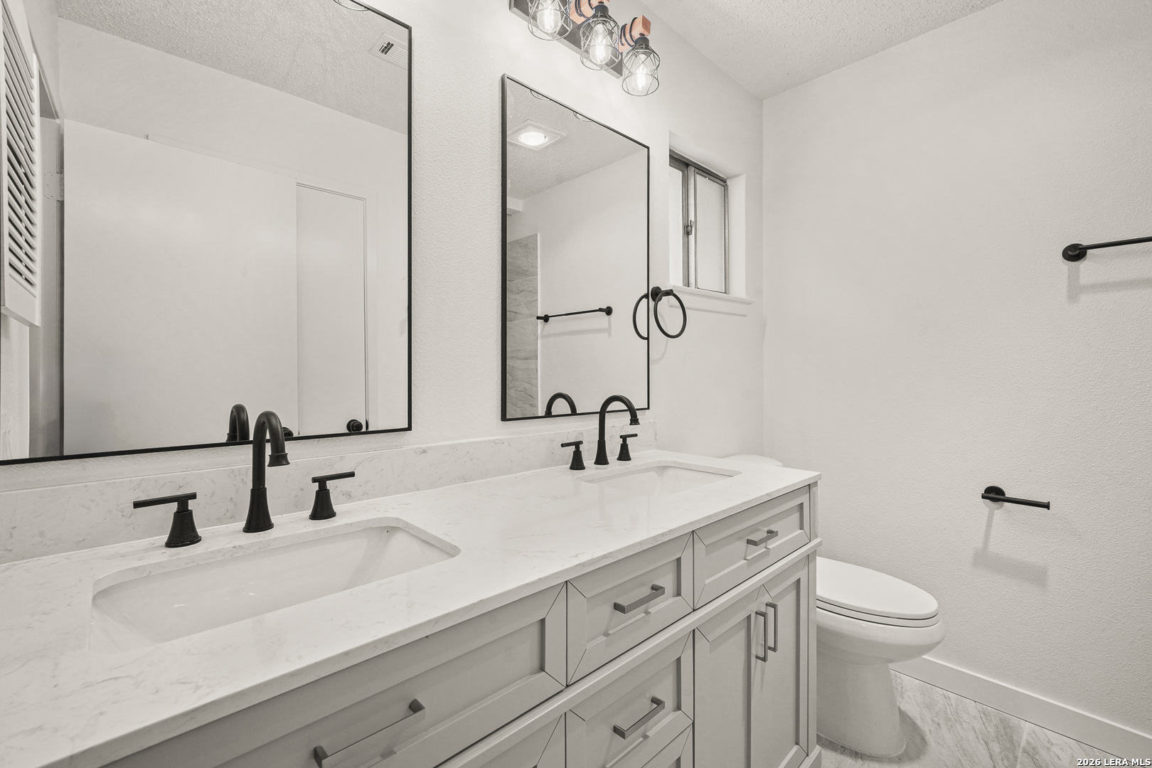 134 High Oak Universal City TX 78148