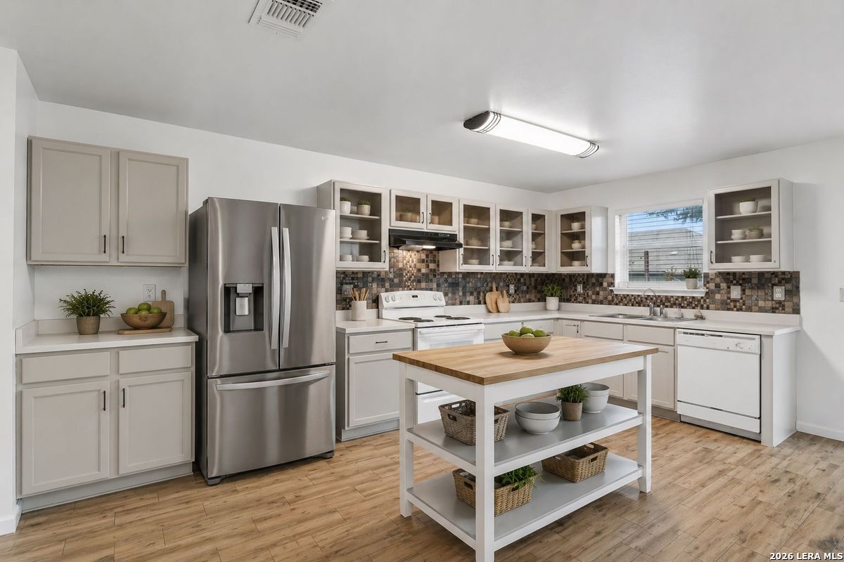 8807 Shaenwest San Antonio TX 78254