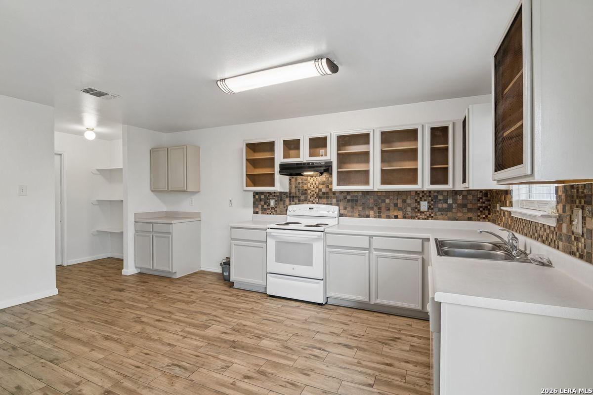8807 Shaenwest San Antonio TX 78254