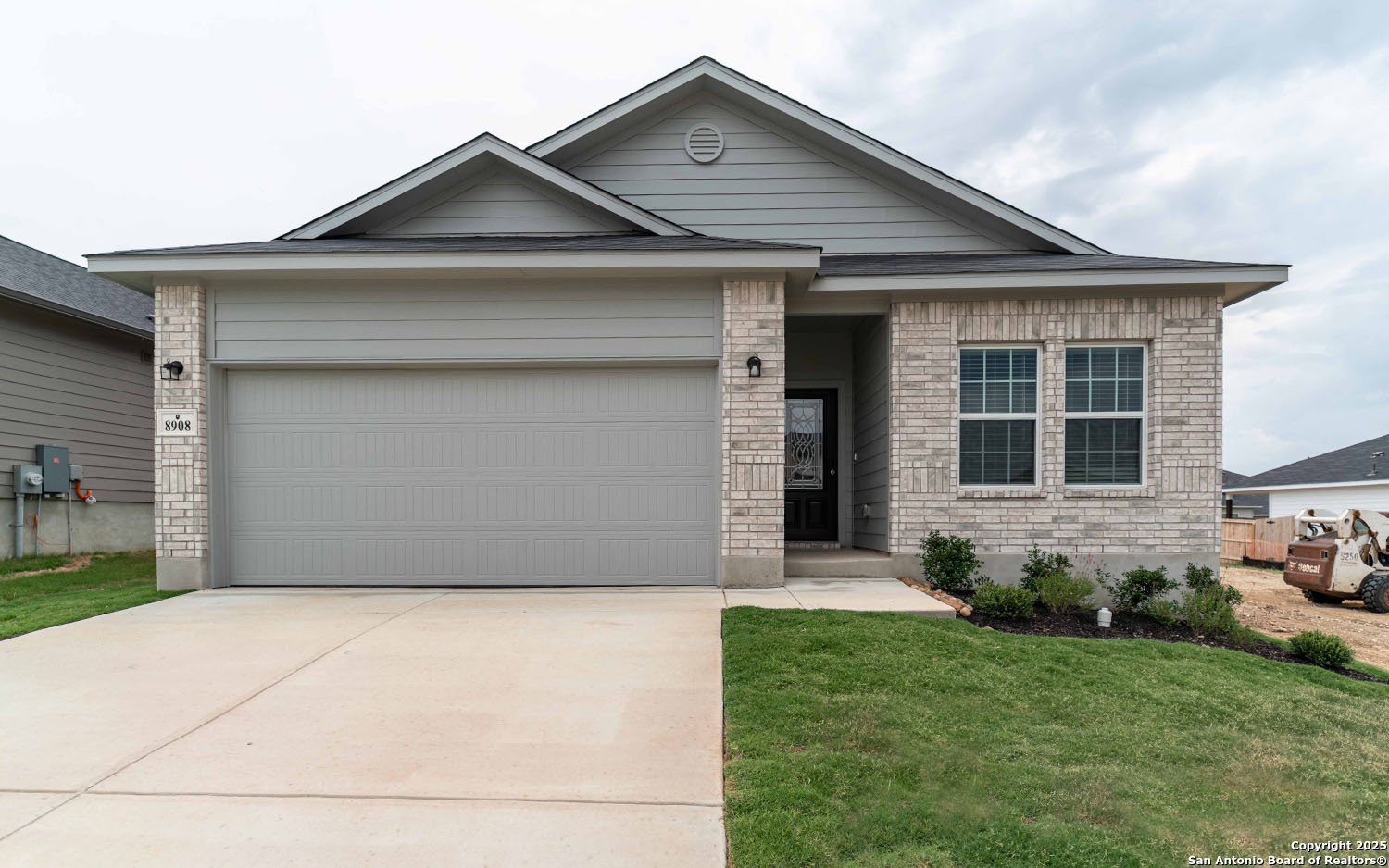 8908 Grey Elm Elmendorf TX 78112