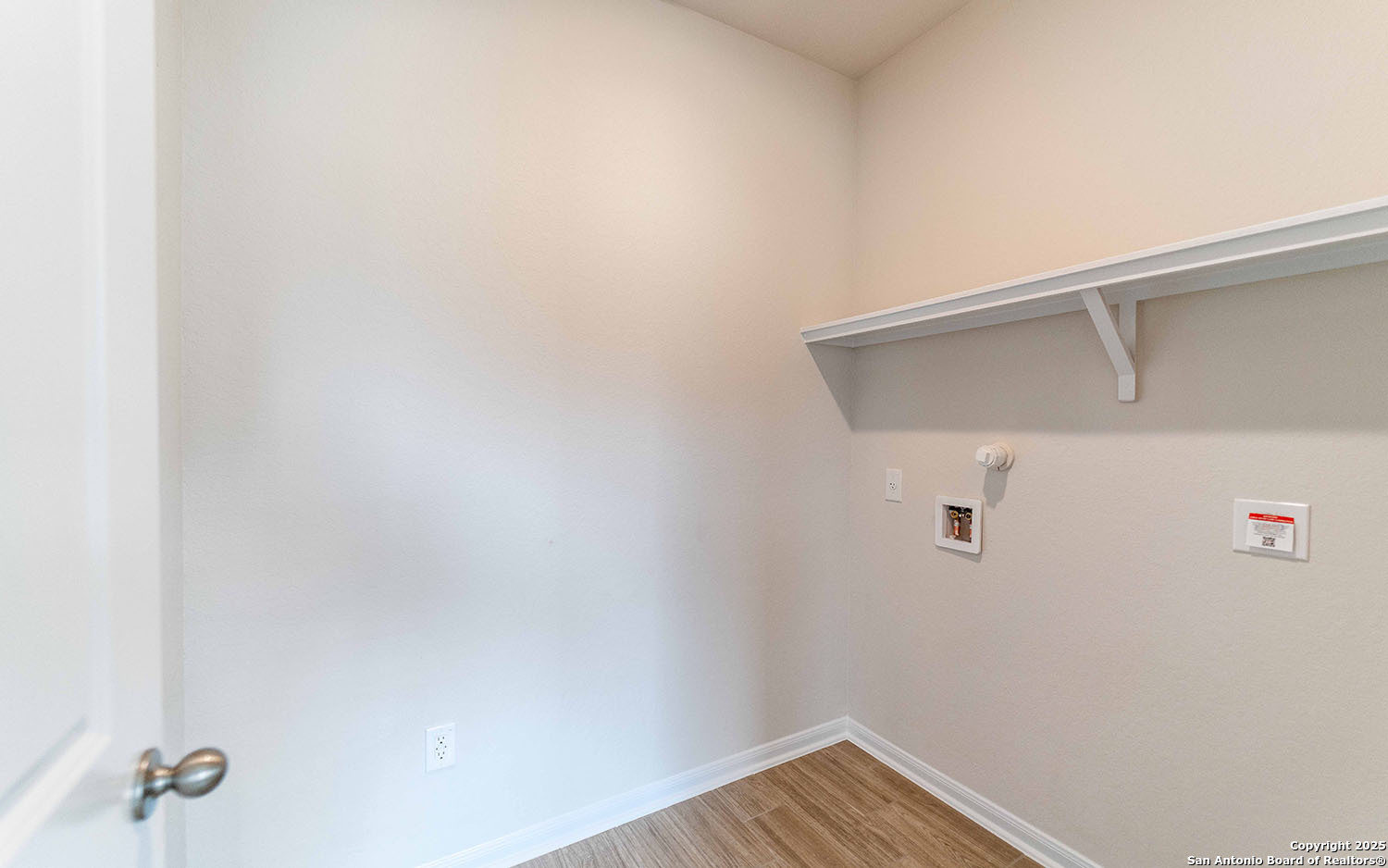 8908 Grey Elm Elmendorf TX 78112