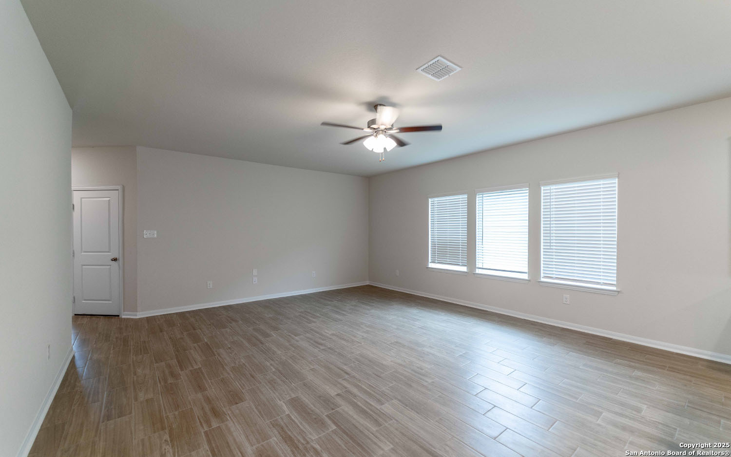 8908 Grey Elm Elmendorf TX 78112