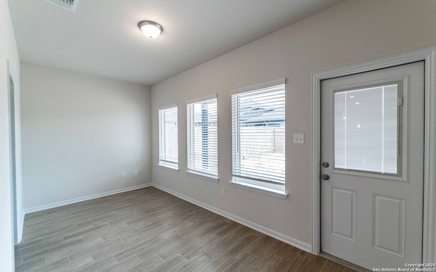 8908 Grey Elm Elmendorf TX 78112