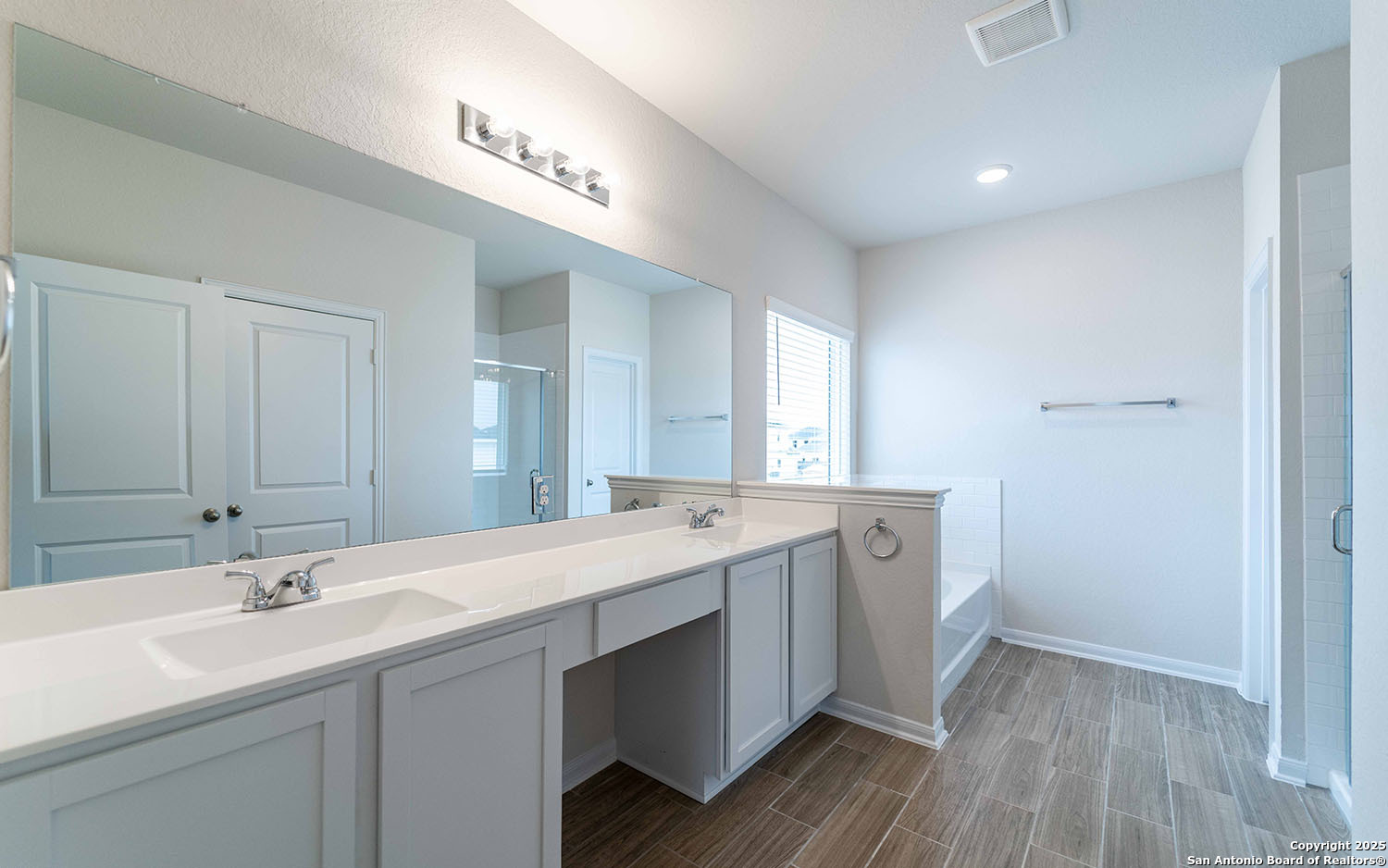 8908 Grey Elm Elmendorf TX 78112