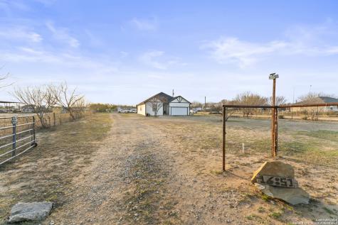 16851 Griffin Road #2 Atascosa TX 78002